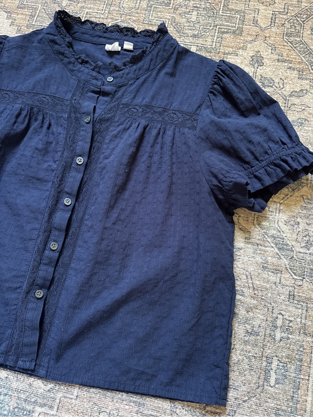 *SOLD* GAP Relaxed Lace Puff Sleeve Top – 100% cotton - Navy | Medium - Picture 6 of 10